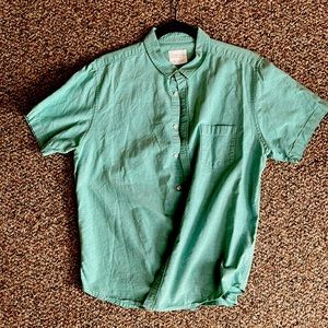 Beautiful green short-sleeve shirt